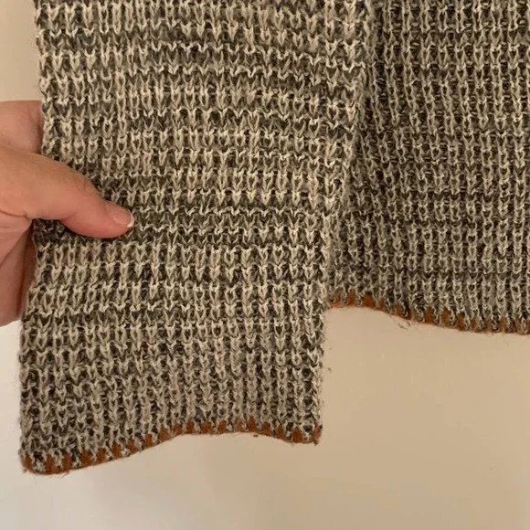 Hem & Thread Knit Pullover Sweater - Medium - Picture 4 of 7